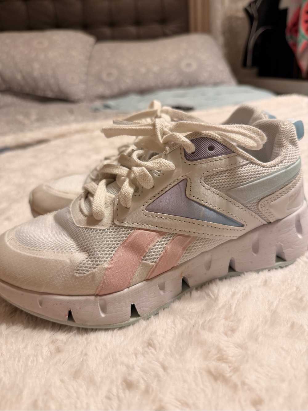 Reebok white and Pastel Pink Athletic Sneakers size 2 for little girls